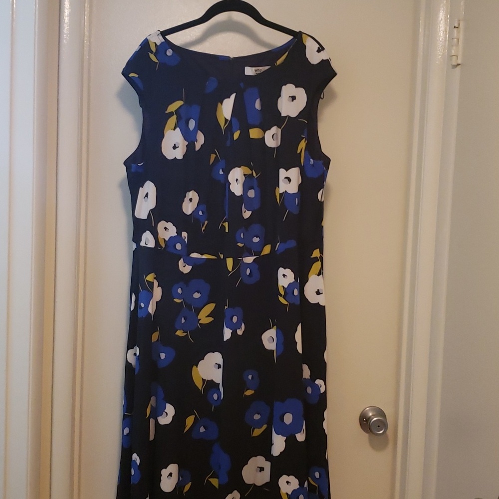 Black sleeveless floral print dress pleating detail at neck. Seam at waist